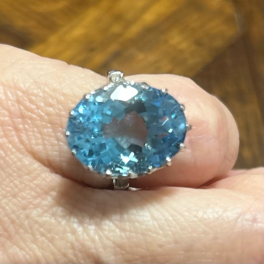 NWT Extra Large Oval Sky Blue Topaz Ring Size 7